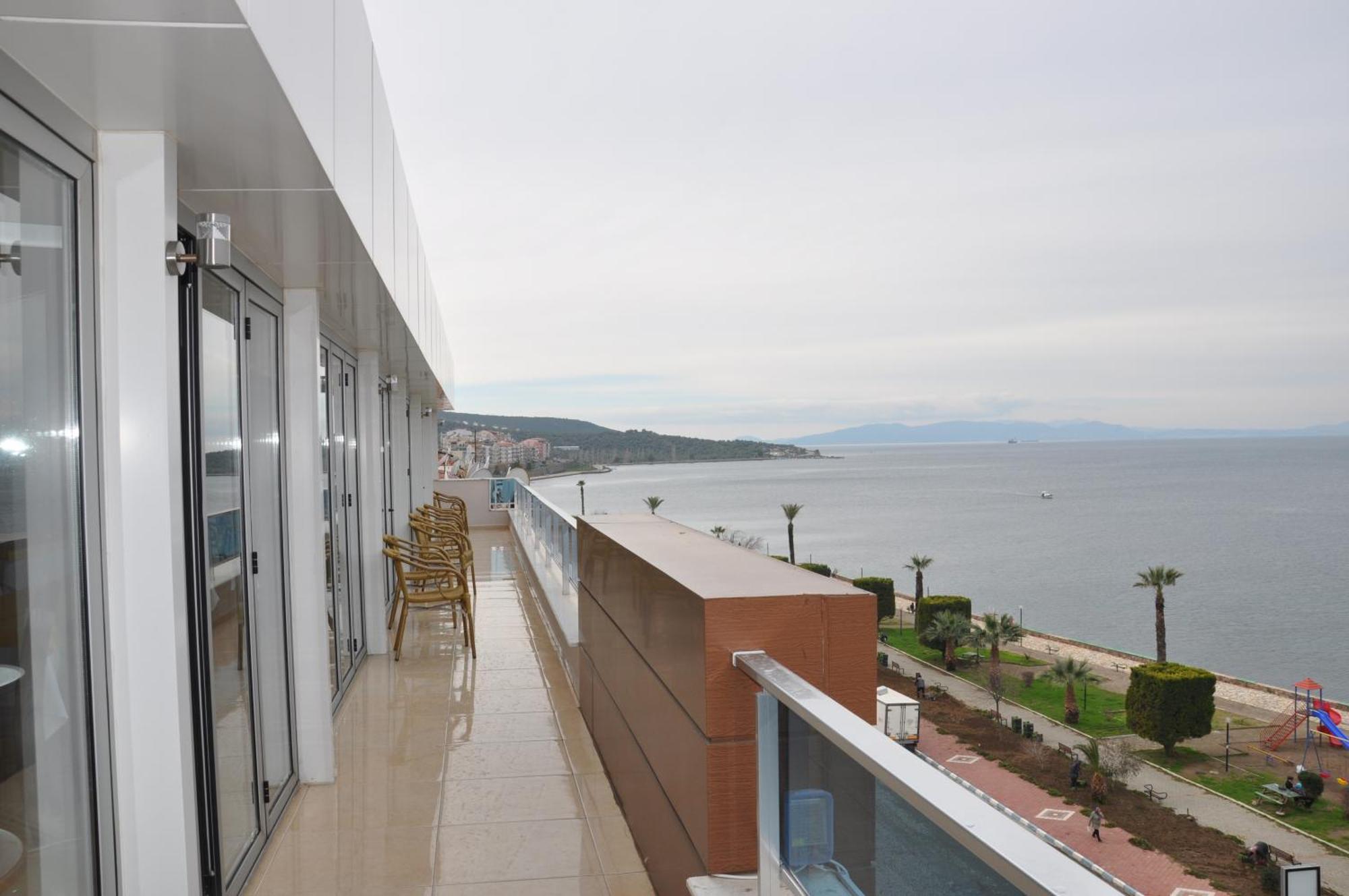 Perla Hotel Дикили Экстерьер фото