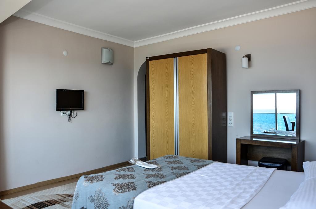 Perla Hotel Дикили Экстерьер фото